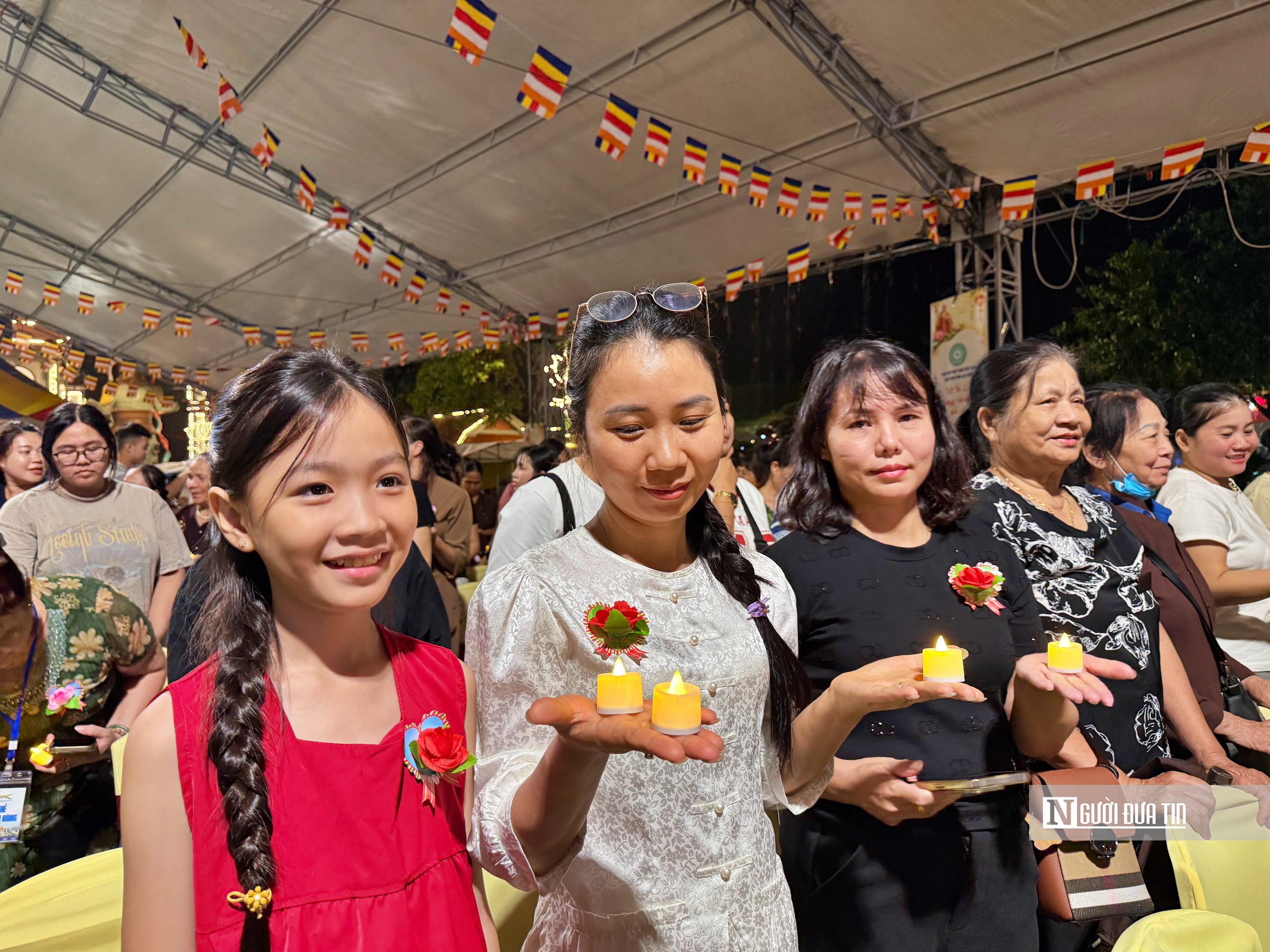 Nhiều người bật khóc nhớ về công ơn cha mẹ trong lễ Vu lan báo hiếu- Ảnh 17.
