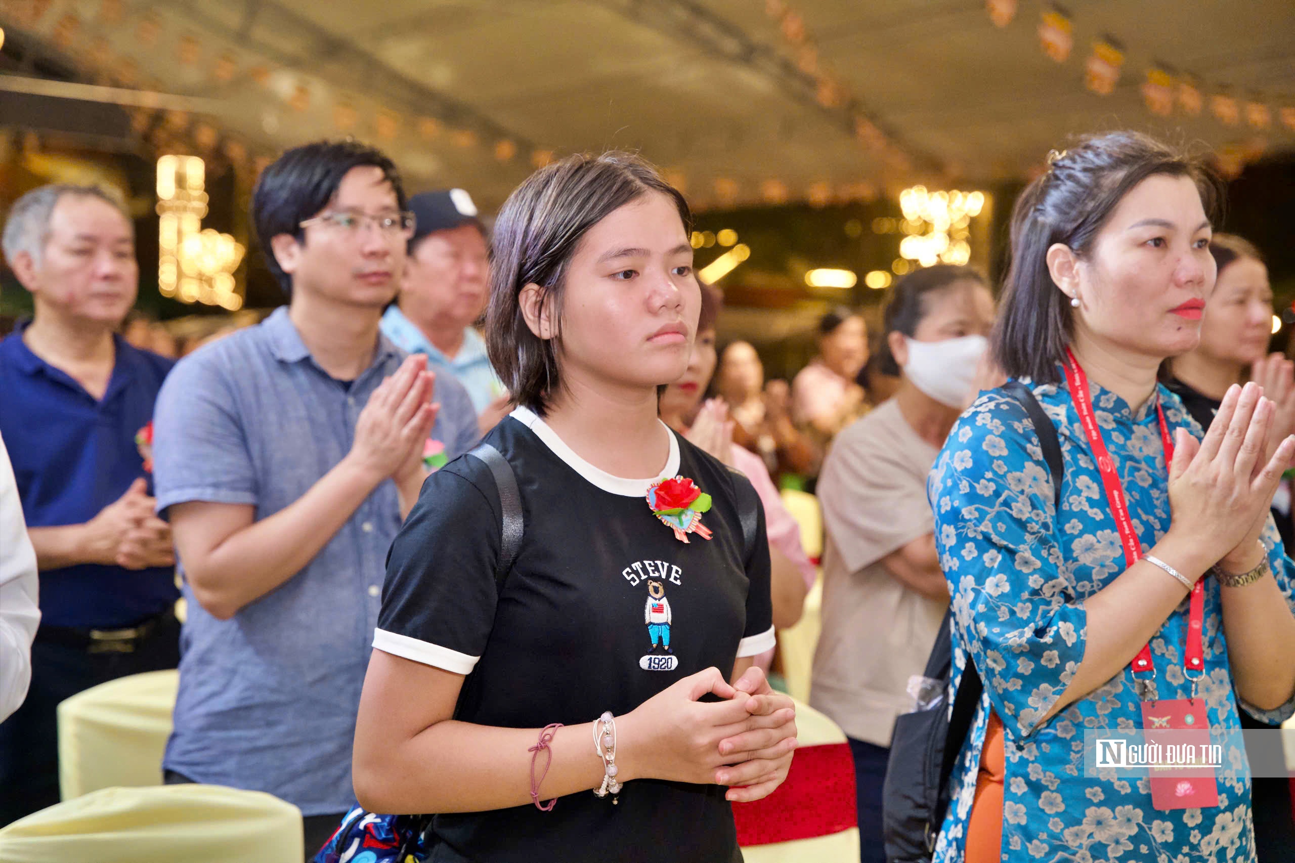 Nhiều người bật khóc nhớ về công ơn cha mẹ trong lễ Vu lan báo hiếu- Ảnh 2.