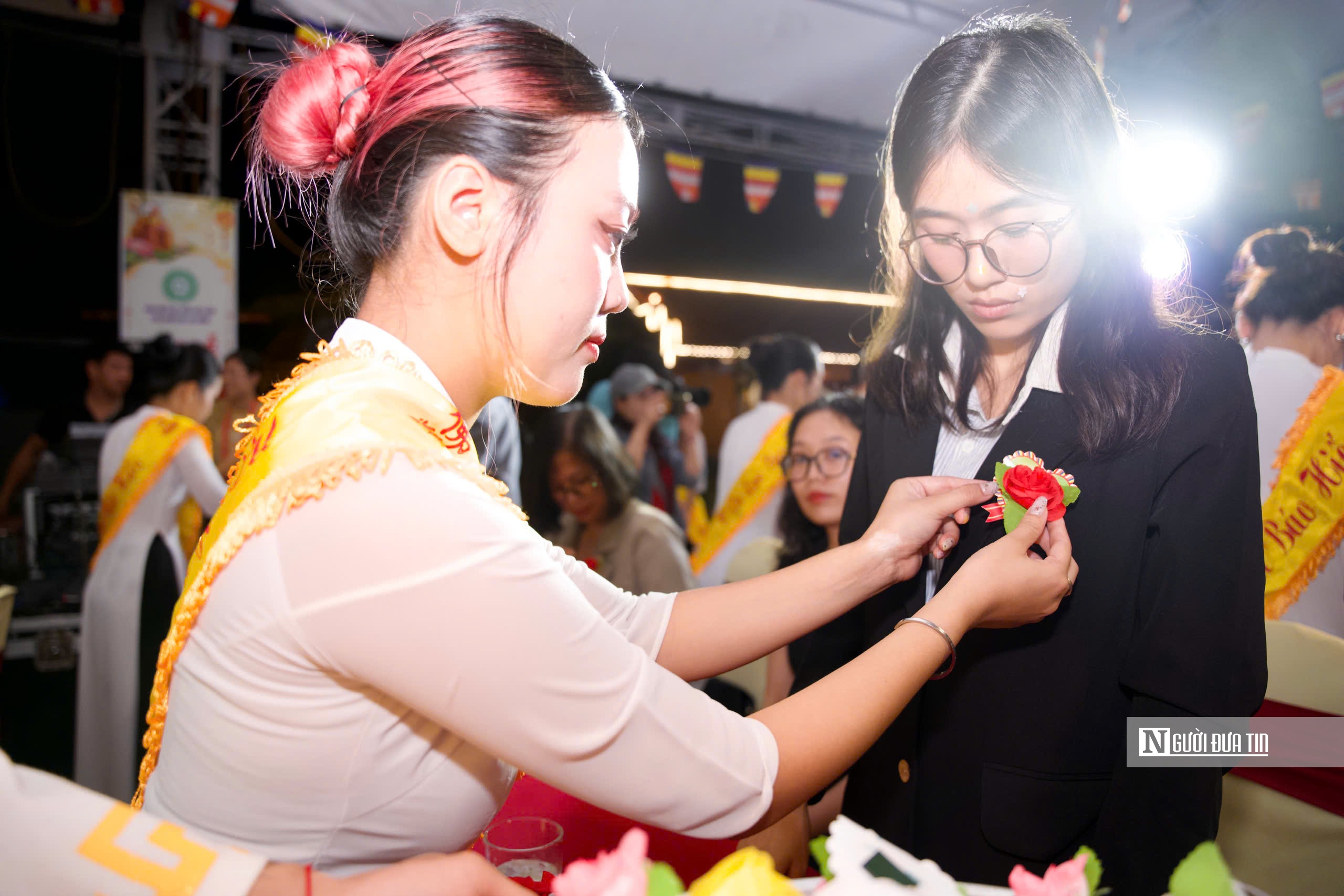 Nhiều người bật khóc nhớ về công ơn cha mẹ trong lễ Vu lan báo hiếu- Ảnh 19.