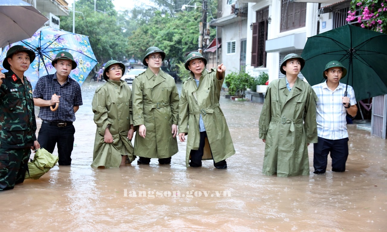 Lạng Sơn: Một người chết, hàng nghìn ngôi nhà bị ảnh hưởng do bão số 4- Ảnh 1.