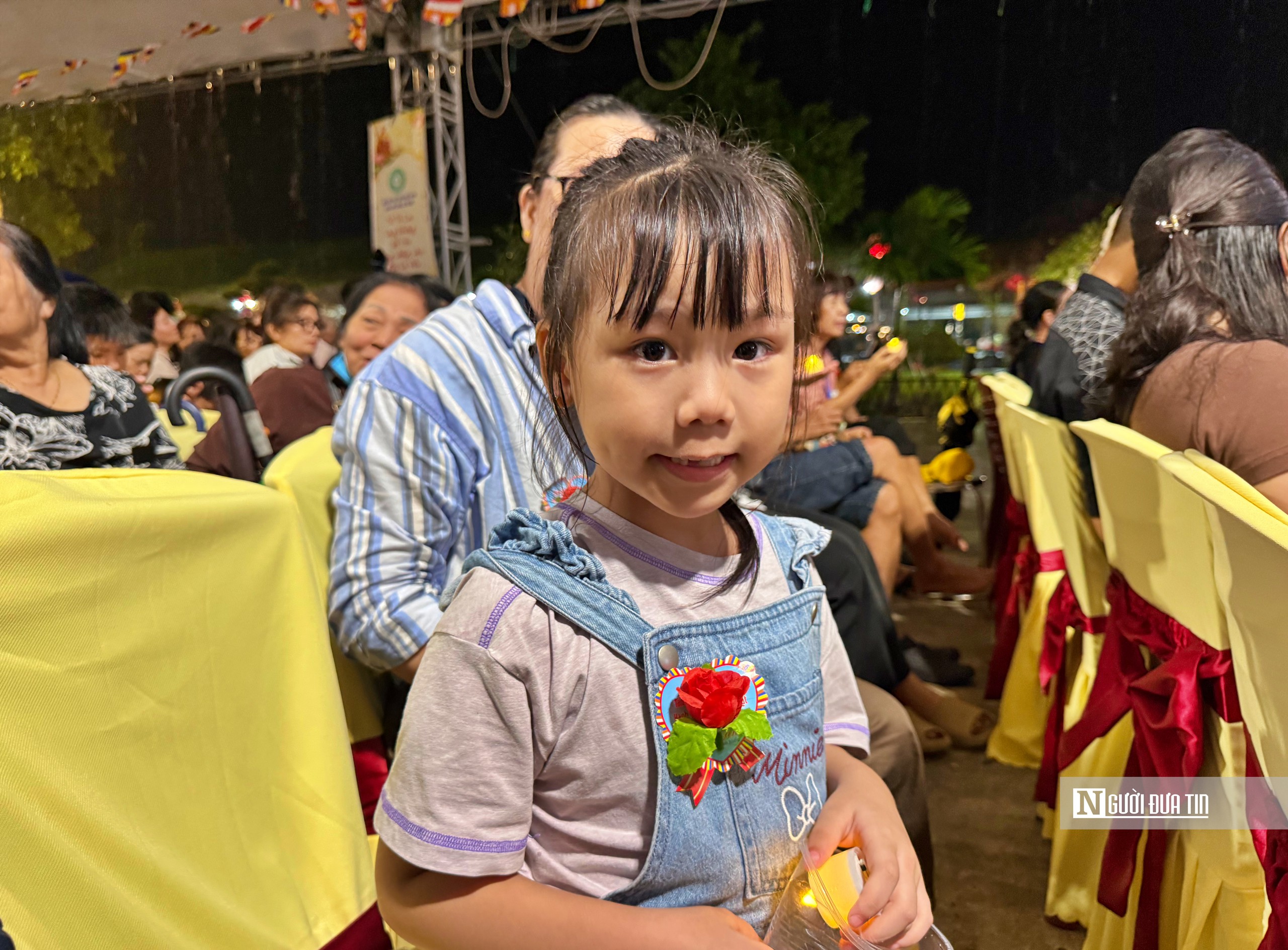 Nhiều người bật khóc nhớ về công ơn cha mẹ trong lễ Vu lan báo hiếu- Ảnh 16.