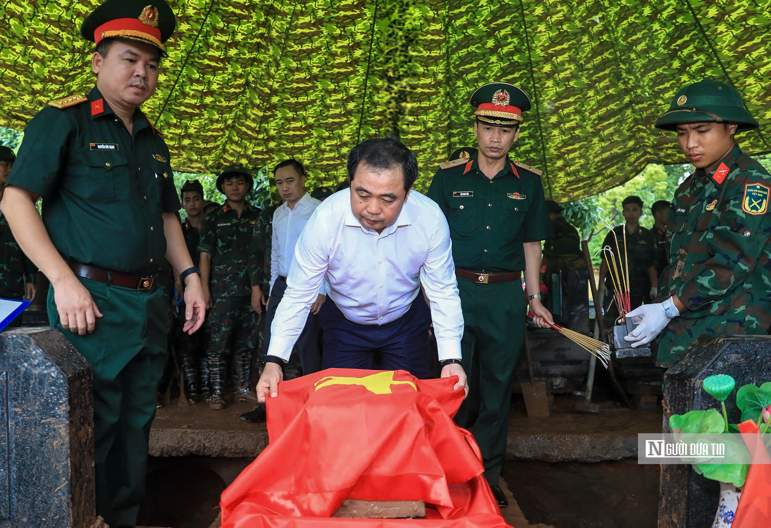 Bí thư Hà Nội thăm, động viên lực lượng tìm kiếm hài cốt liệt sĩ tại Nghĩa trang Mai Dịch- Ảnh 8.
