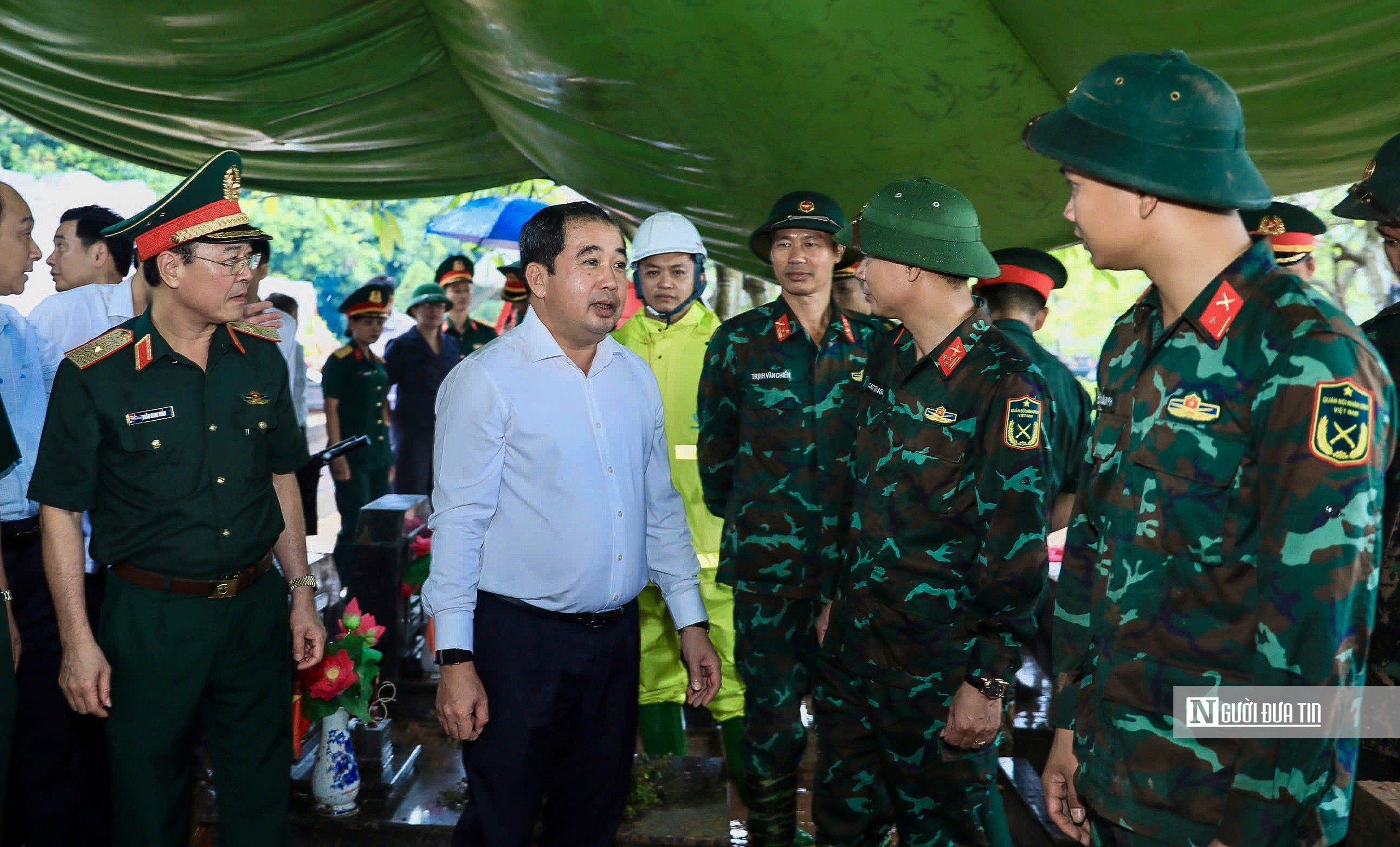 Bí thư Hà Nội thăm, động viên lực lượng tìm kiếm hài cốt liệt sĩ tại Nghĩa trang Mai Dịch- Ảnh 4.
