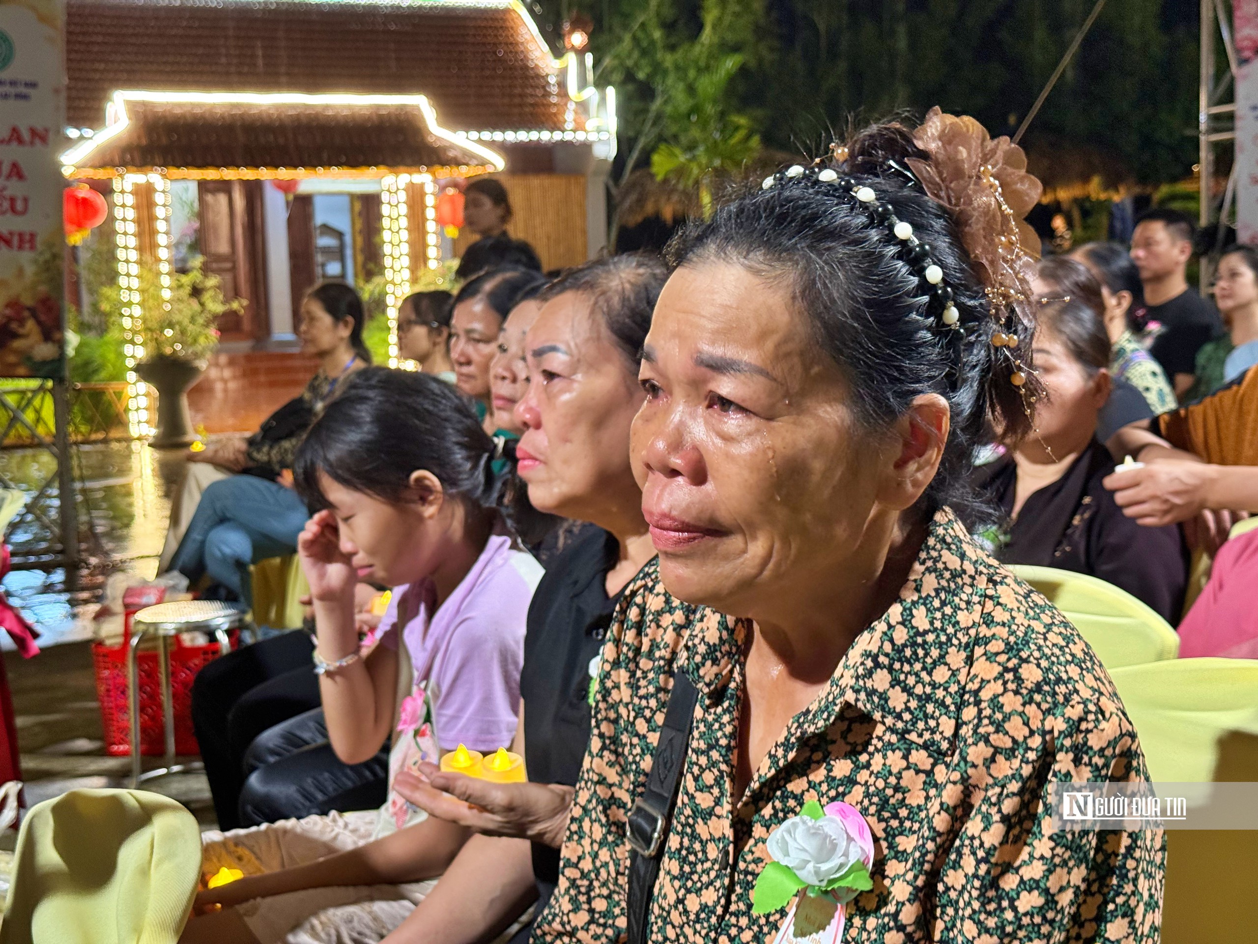 Nhiều người bật khóc nhớ về công ơn cha mẹ trong lễ Vu lan báo hiếu- Ảnh 13.