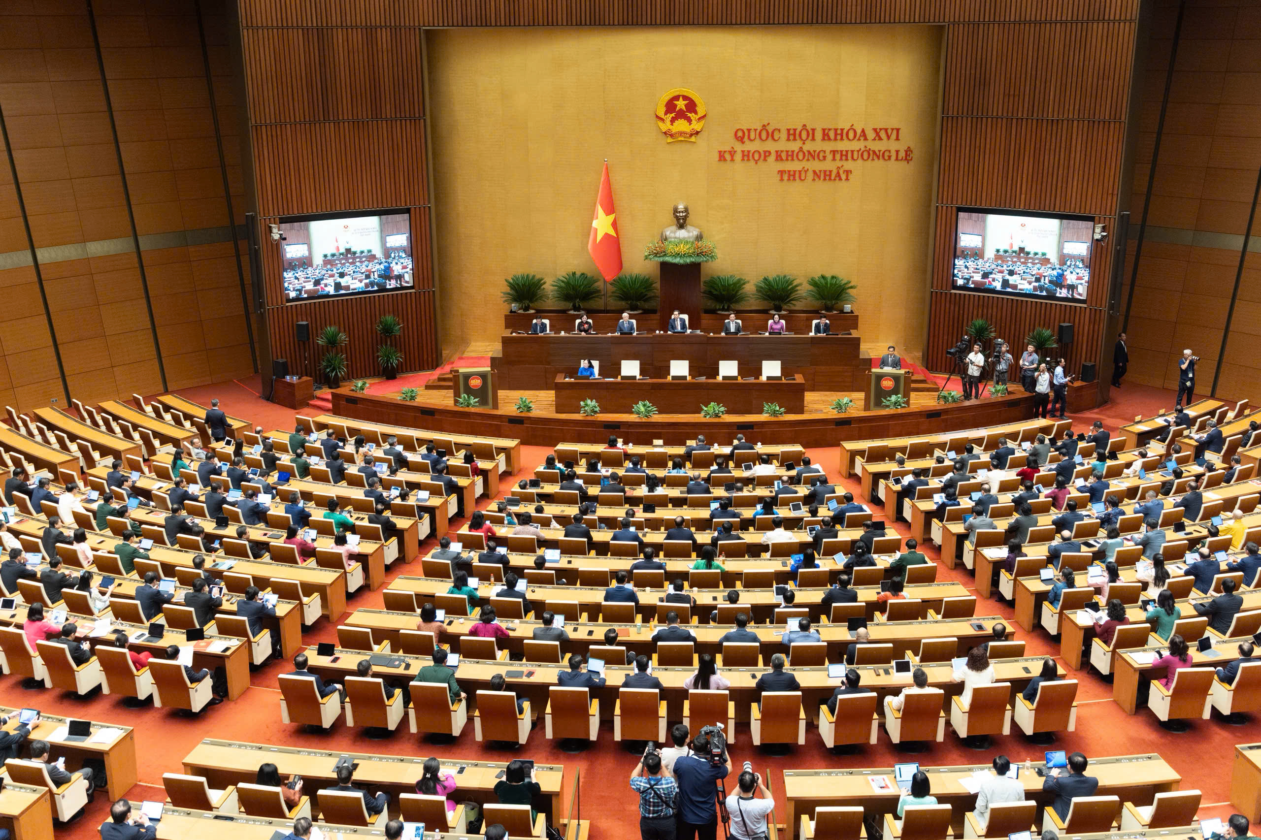 Kỳ họp không thường lệ thứ Nhất: Khơi thông điểm nghẽn, tạo đà phát triển đất nước- Ảnh 1.