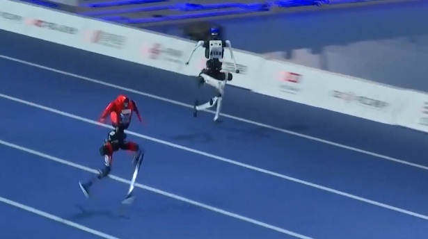 Robot h&igrave;nh người 'Lightning' ph&aacute; kỷ lục thế giới 100m của Usain Bolt - Ảnh 1.