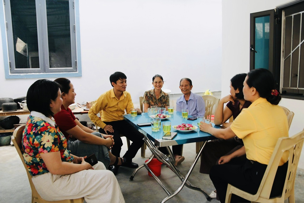 Chương trình “Vì người nghèo” Nghệ An: Thắp lửa yêu thương dưới những mái nhà kiên cố - Ảnh 3.