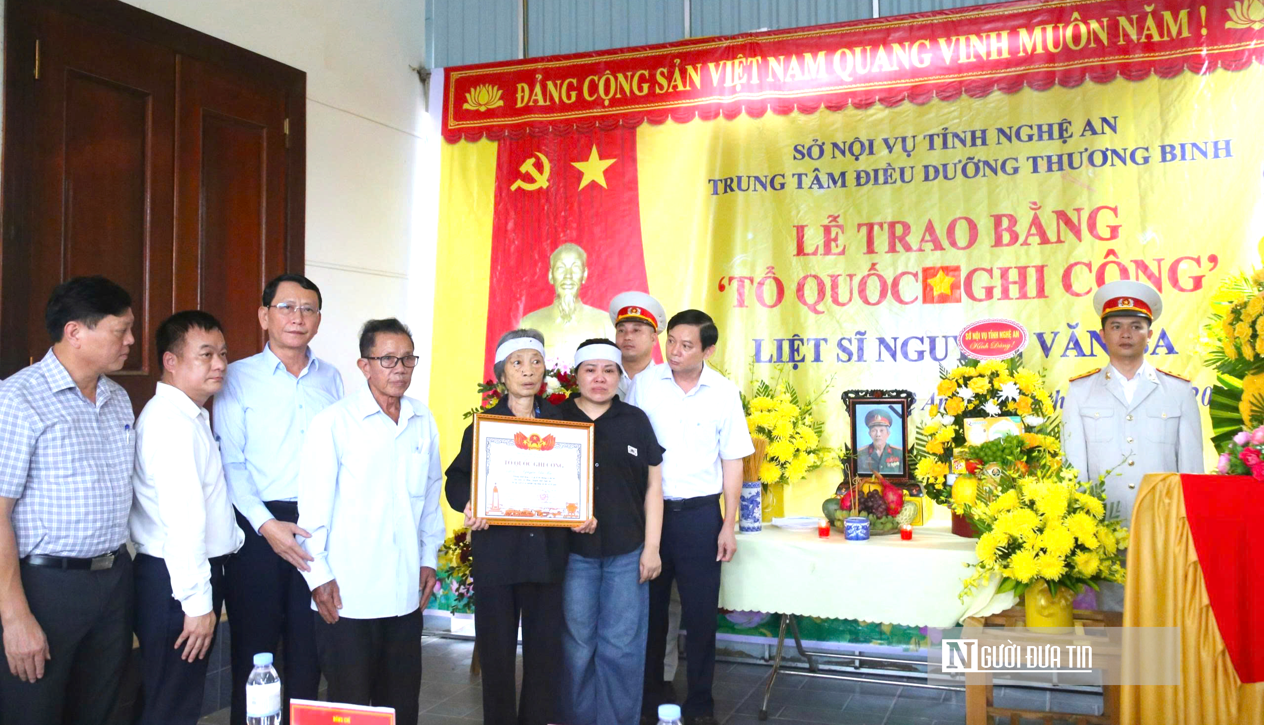 Xúc động lễ đón Bằng Tổ quốc ghi công của thân nhân liệt sĩ Nguyễn Văn Ba- Ảnh 2.