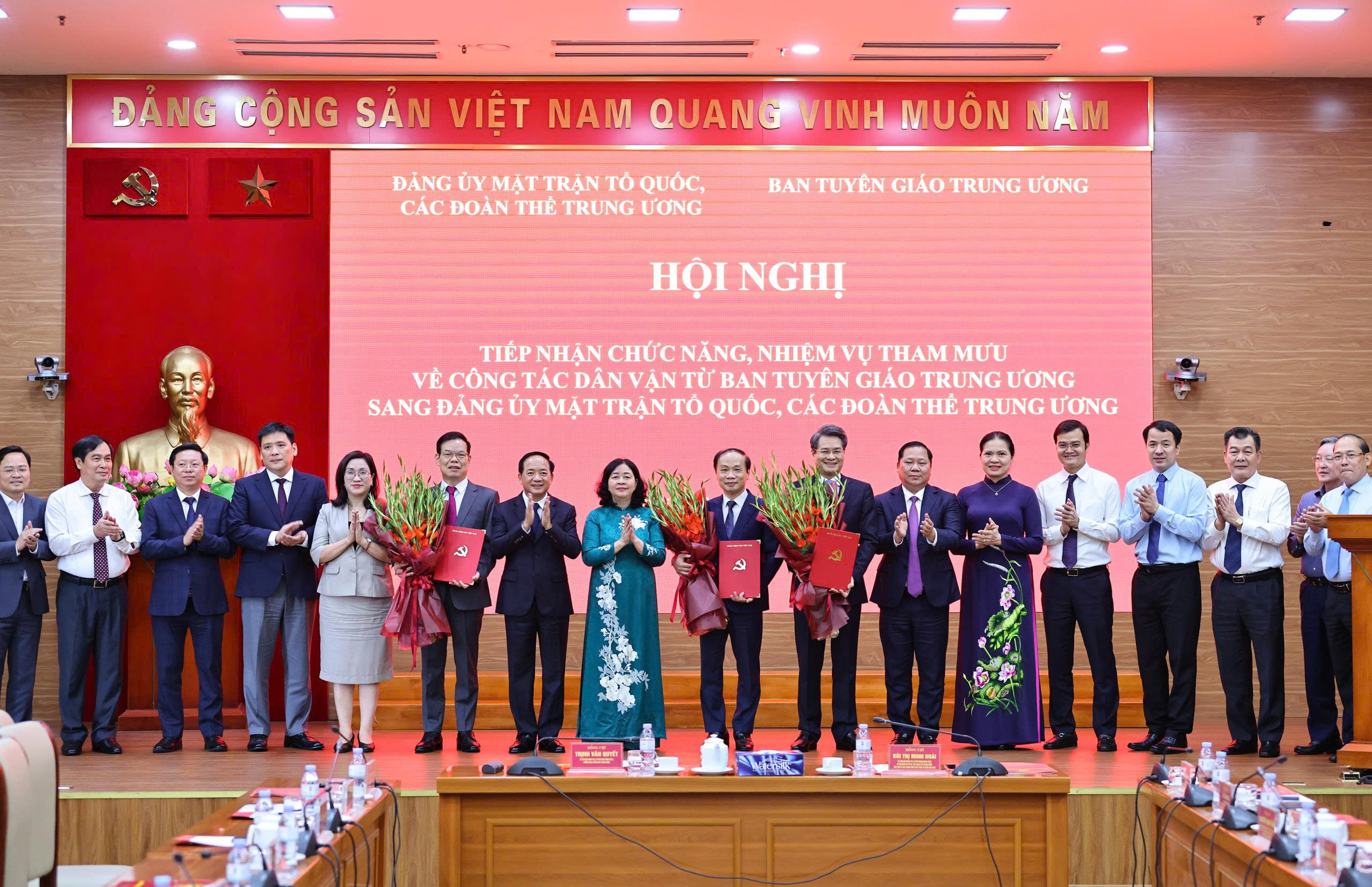 Tiếp nhận chức năng, nhiệm vụ tham mưu công tác dân vận về Đảng ủy MTTQ, các đoàn thể Trung ương - Ảnh 3.