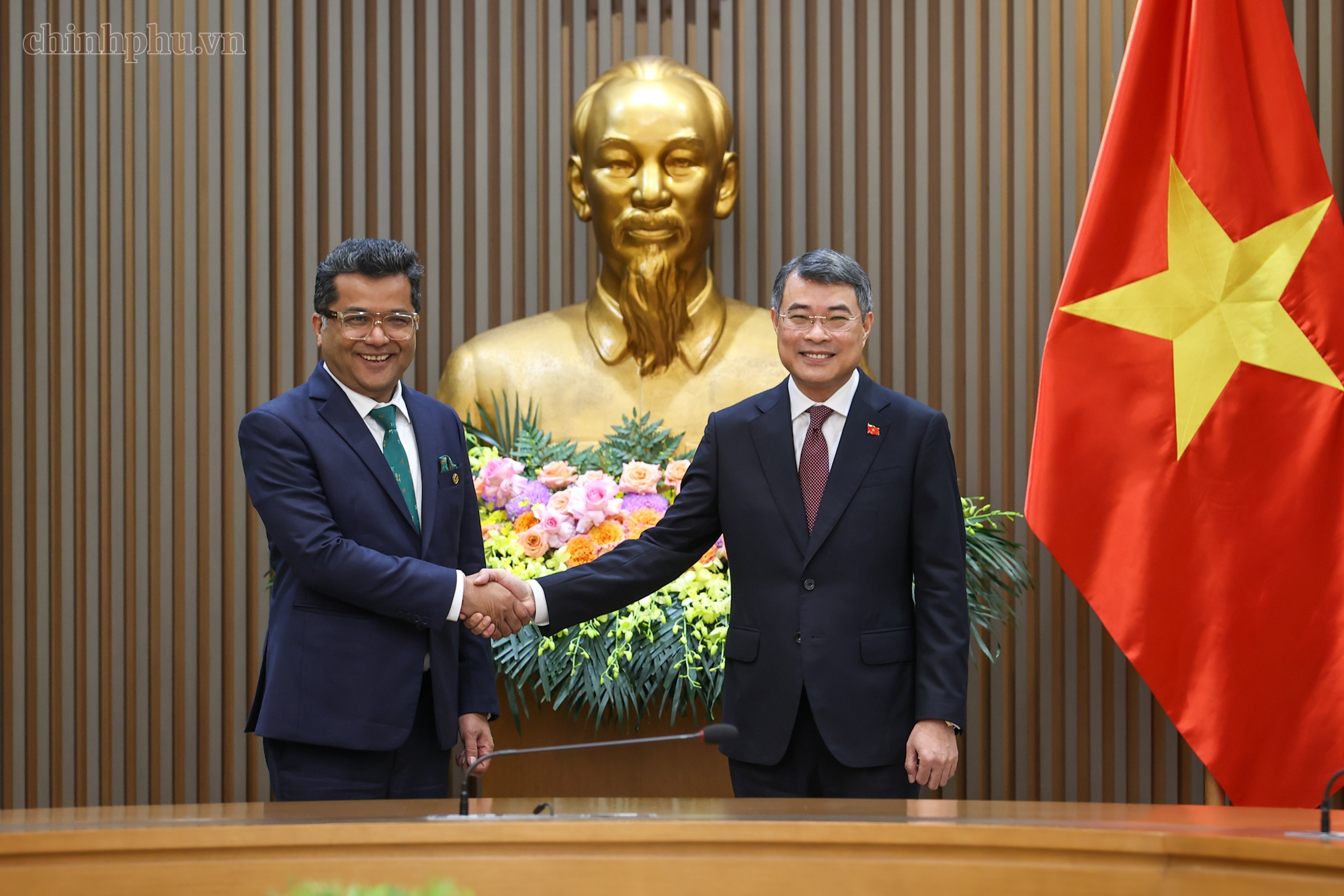 Thủ tướng Lê Minh Hưng tiếp Quốc vụ khanh Bộ Ngoại giao Ấn Độ - Ảnh 1.
