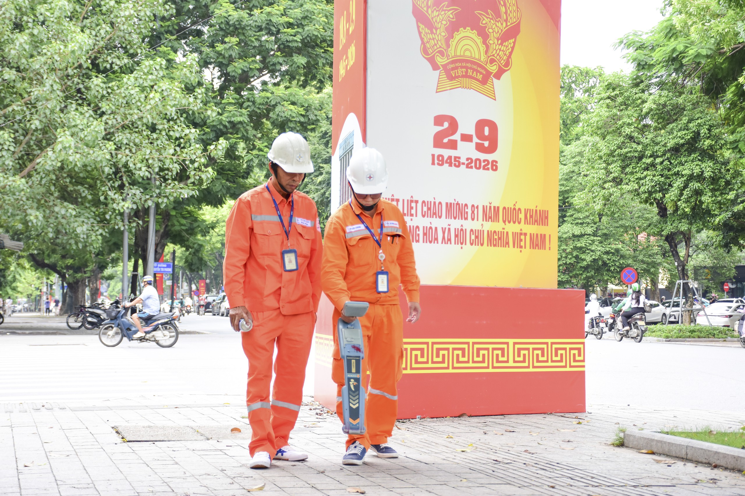 EVNHANOI sẵn sàng bảo đảm cung cấp điện an toàn, ổn định phục vụ ngày lễ Quốc khánh 2/9 - Ảnh 2.