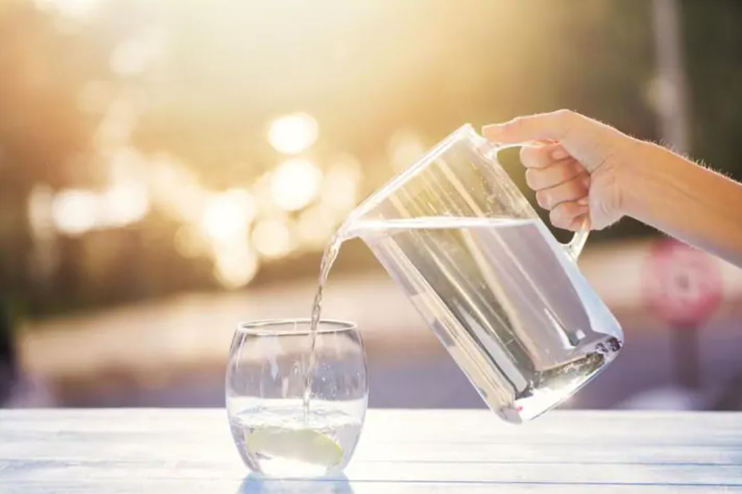 Chỉ uống nước suốt 15 ngày, người phụ nữ 31 tuổi có dáng đi 