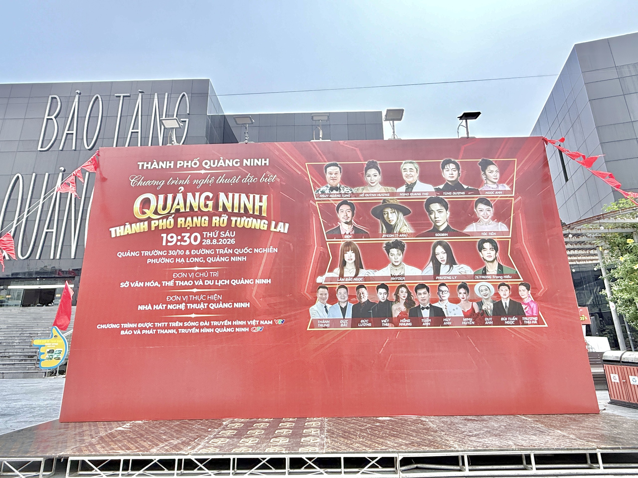 Hàng trăm nghìn lượt khách đến Quảng Ninh trong 2 ngày nghỉ lễ- Ảnh 3.