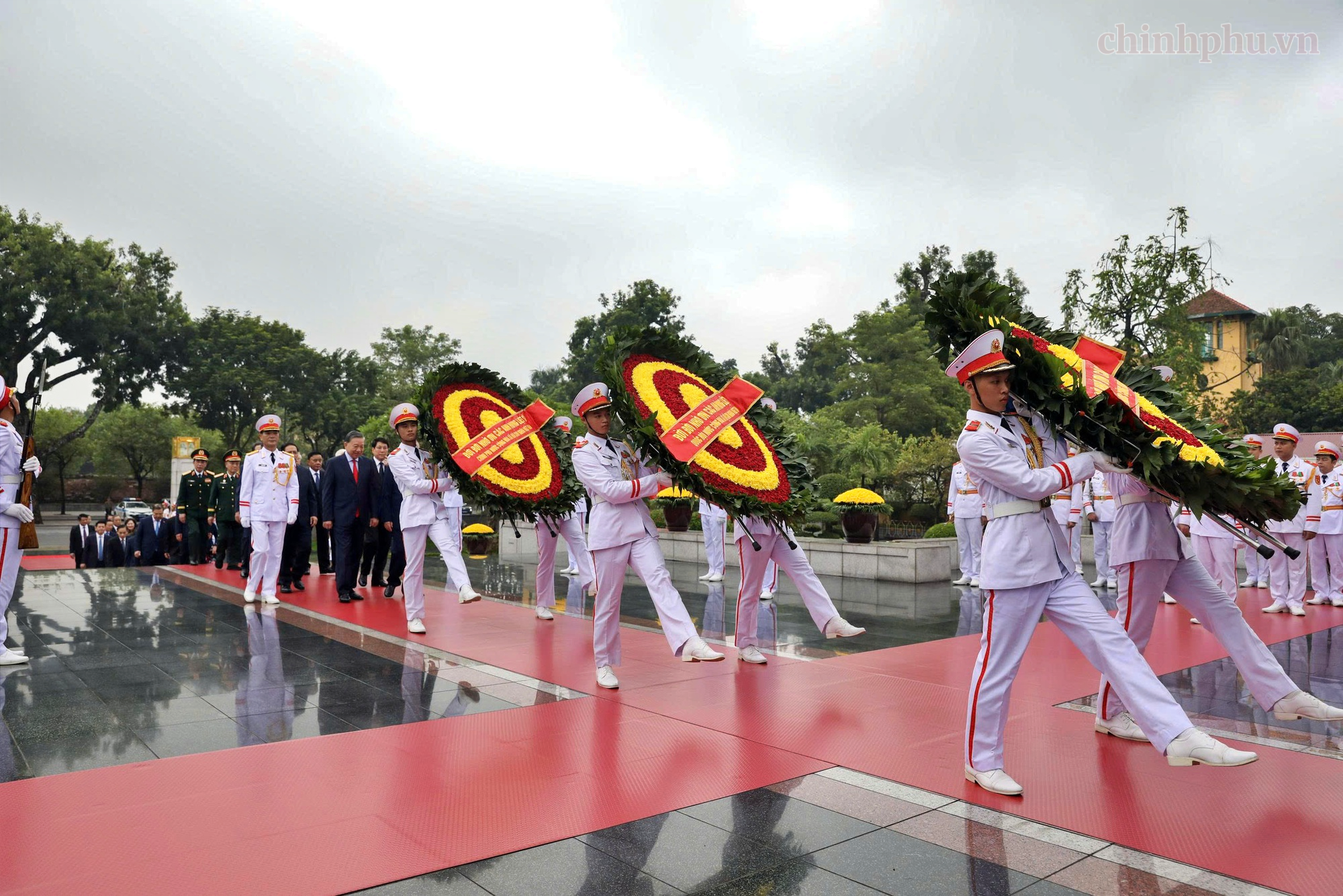 Lãnh đạo Đảng, Nhà nước vào Lăng viếng Chủ tịch Hồ Chí Minh nhân dịp Quốc khánh 2/9 - Ảnh 3.