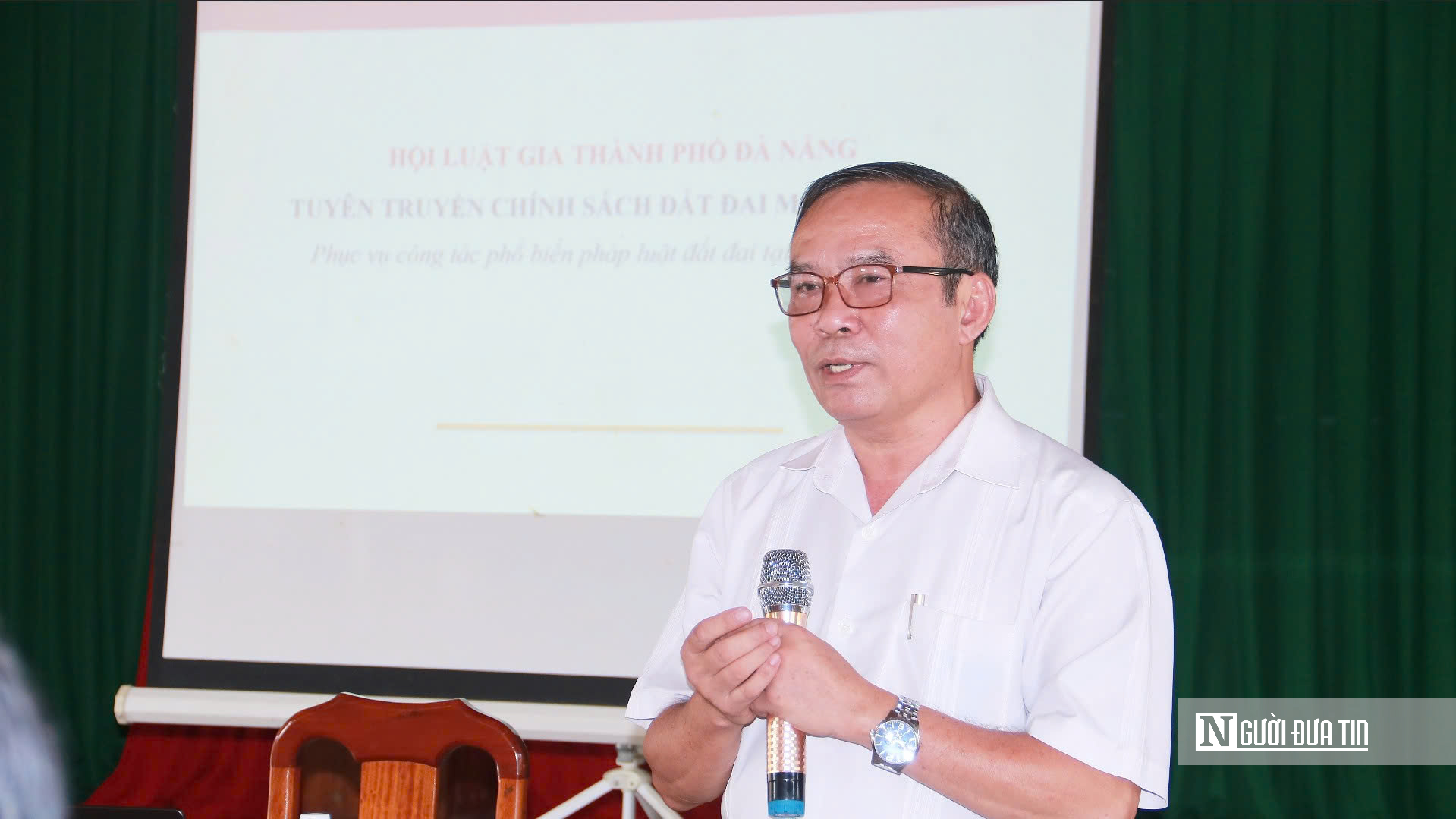 Tuyên truyền pháp luật cho người dân gắn với tình huống đất đai cụ thể, cán bộ cơ sở được hướng dẫn ứng dụng AI- Ảnh 1.