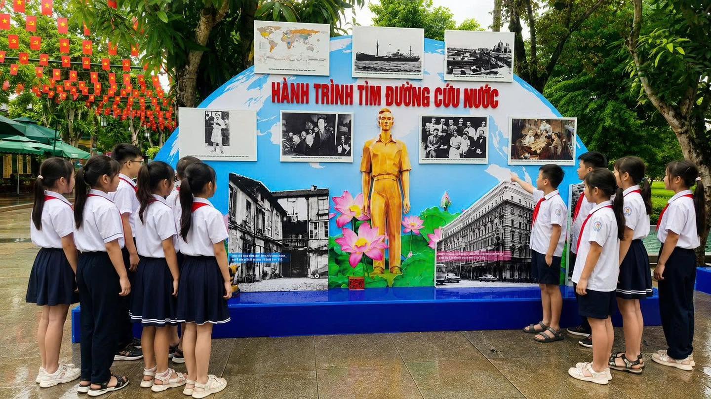 Tái hiện những mốc son lịch sử gắn với cuộc đời cách mạng của Chủ tịch Hồ Chí Minh- Ảnh 12.