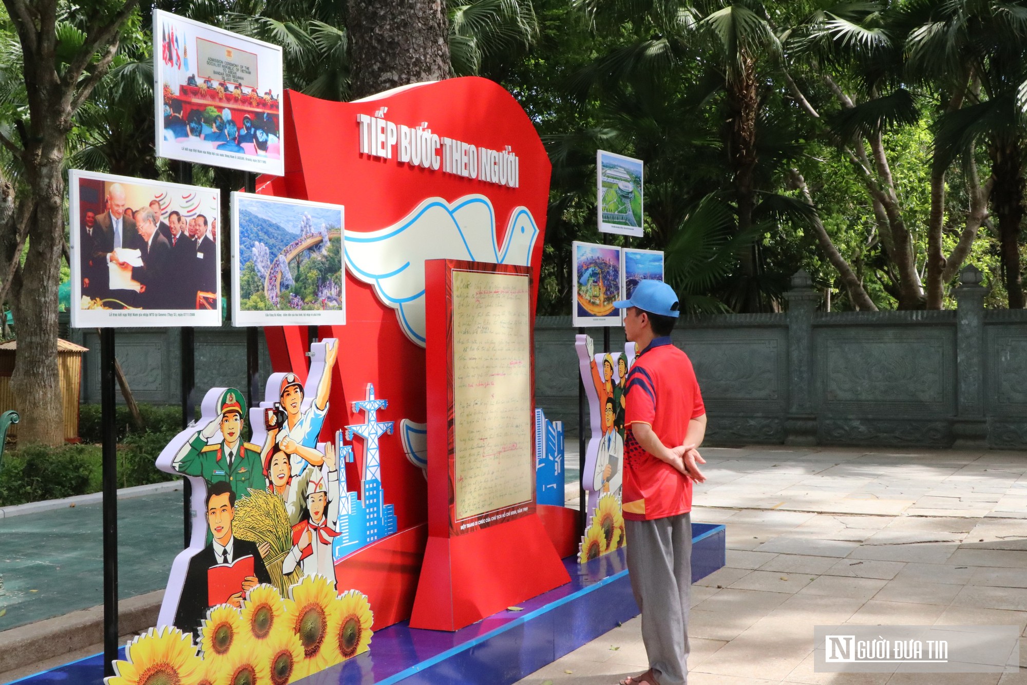 Tái hiện những mốc son lịch sử gắn với cuộc đời cách mạng của Chủ tịch Hồ Chí Minh- Ảnh 10.