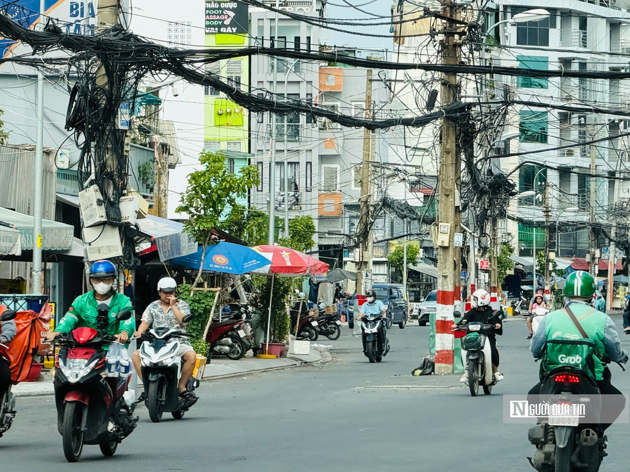 Trụ điện giữa đường Chu Văn An: Bao giờ được di dời?- Ảnh 4.