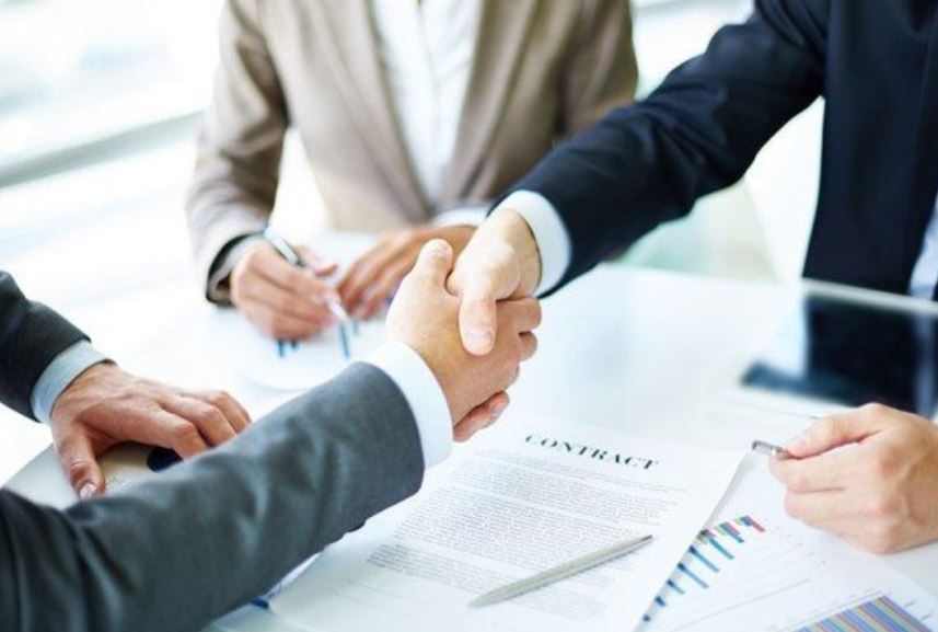 Khi nào doanh nghiệp được chuyển người lao động làm công việc khác hợp đồng lao động? - Ảnh 1.