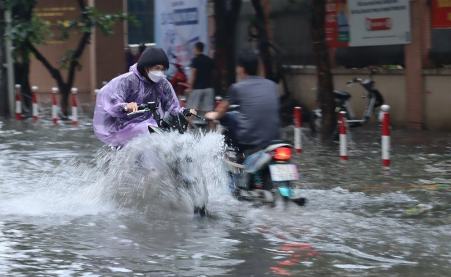 Dự báo thời tiết 3/8/2026: Miền Bắc đối mặt đợt mưa lớn nhất tuần, bao giờ thì kết thúc? - Ảnh 1.