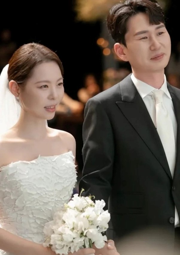 Cặp đ&ocirc;i đ&igrave;nh đ&aacute;m showbiz ch&iacute;nh thức kết th&uacute;c sau nửa năm cưới - Ảnh 1.