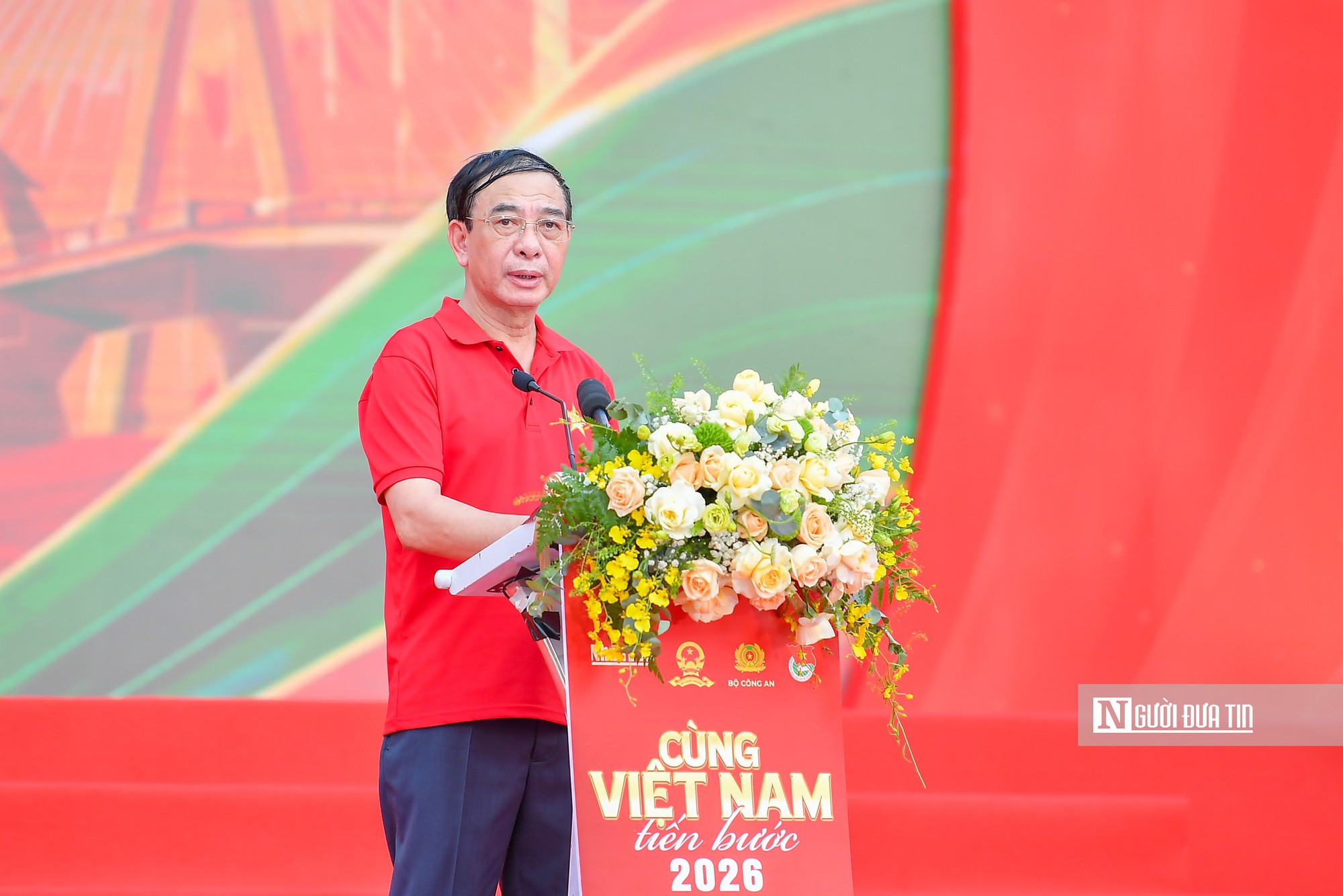 Hàng nghìn người sôi nổi tham gia “Cùng Việt Nam tiến bước”- Ảnh 1.
