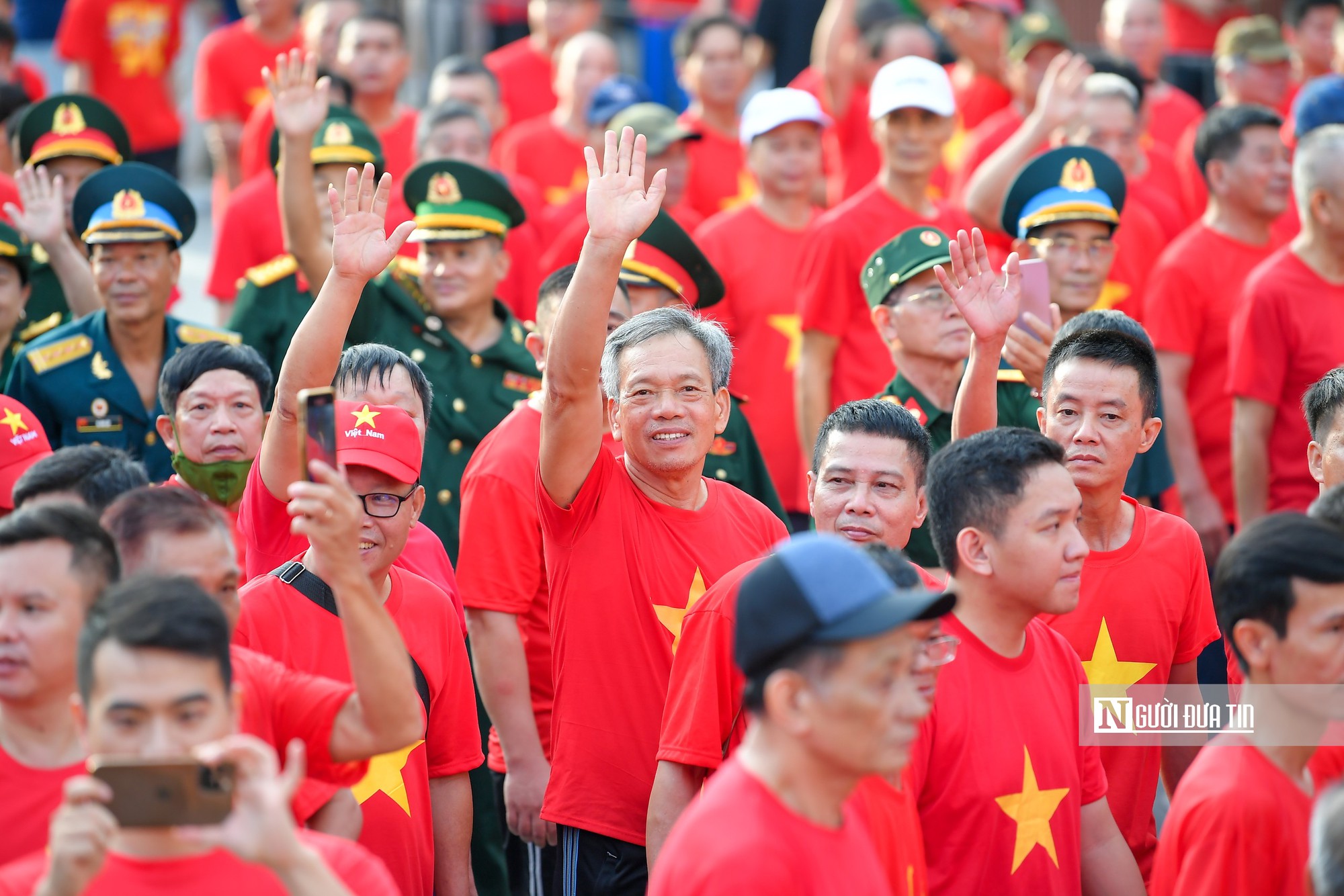 Hàng nghìn người sôi nổi tham gia “Cùng Việt Nam tiến bước”- Ảnh 2.