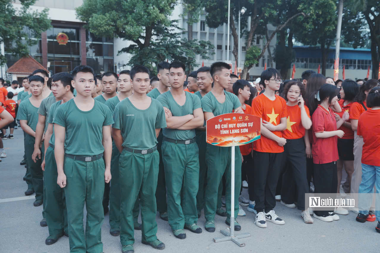 Hàng nghìn người sôi nổi tham gia “Cùng Việt Nam tiến bước”- Ảnh 9.
