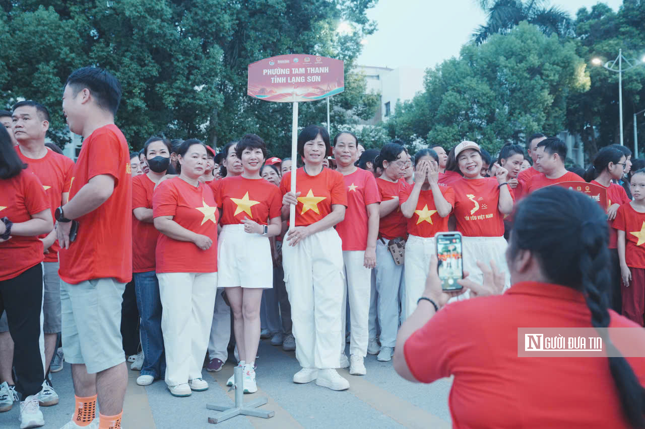 Hàng nghìn người sôi nổi tham gia “Cùng Việt Nam tiến bước”- Ảnh 10.