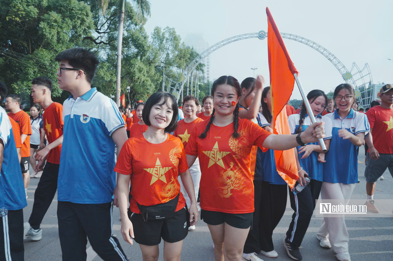 Hàng nghìn người sôi nổi tham gia “Cùng Việt Nam tiến bước”- Ảnh 11.