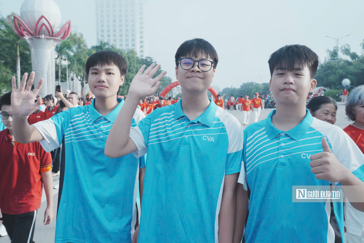 Hàng nghìn người sôi nổi tham gia “Cùng Việt Nam tiến bước”- Ảnh 12.