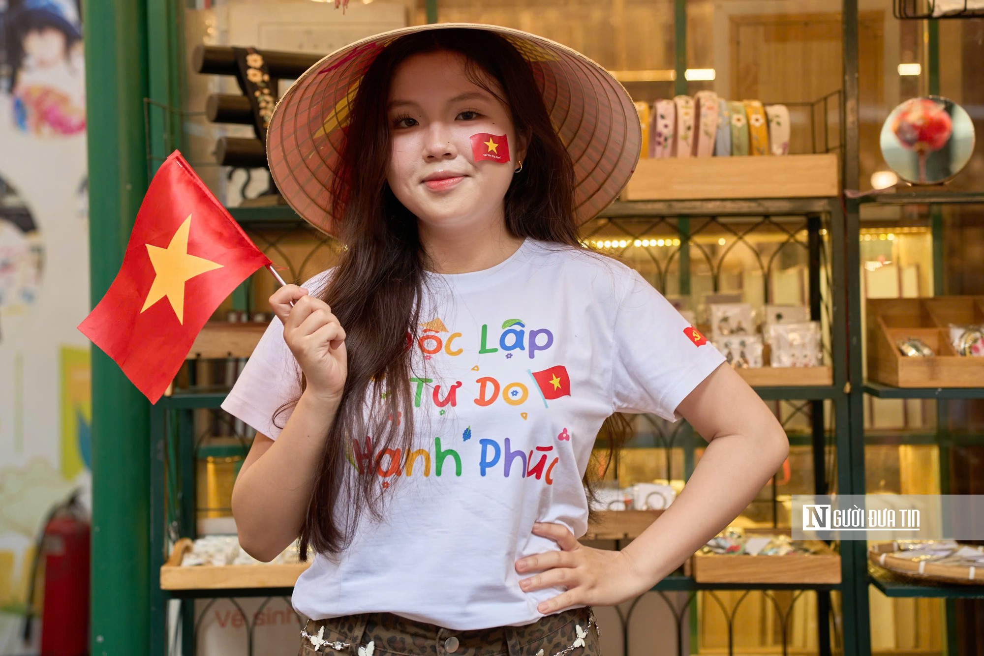 Người trẻ ở thành phố mang tên Bác xuống phố sớm check-in 2/9- Ảnh 3.