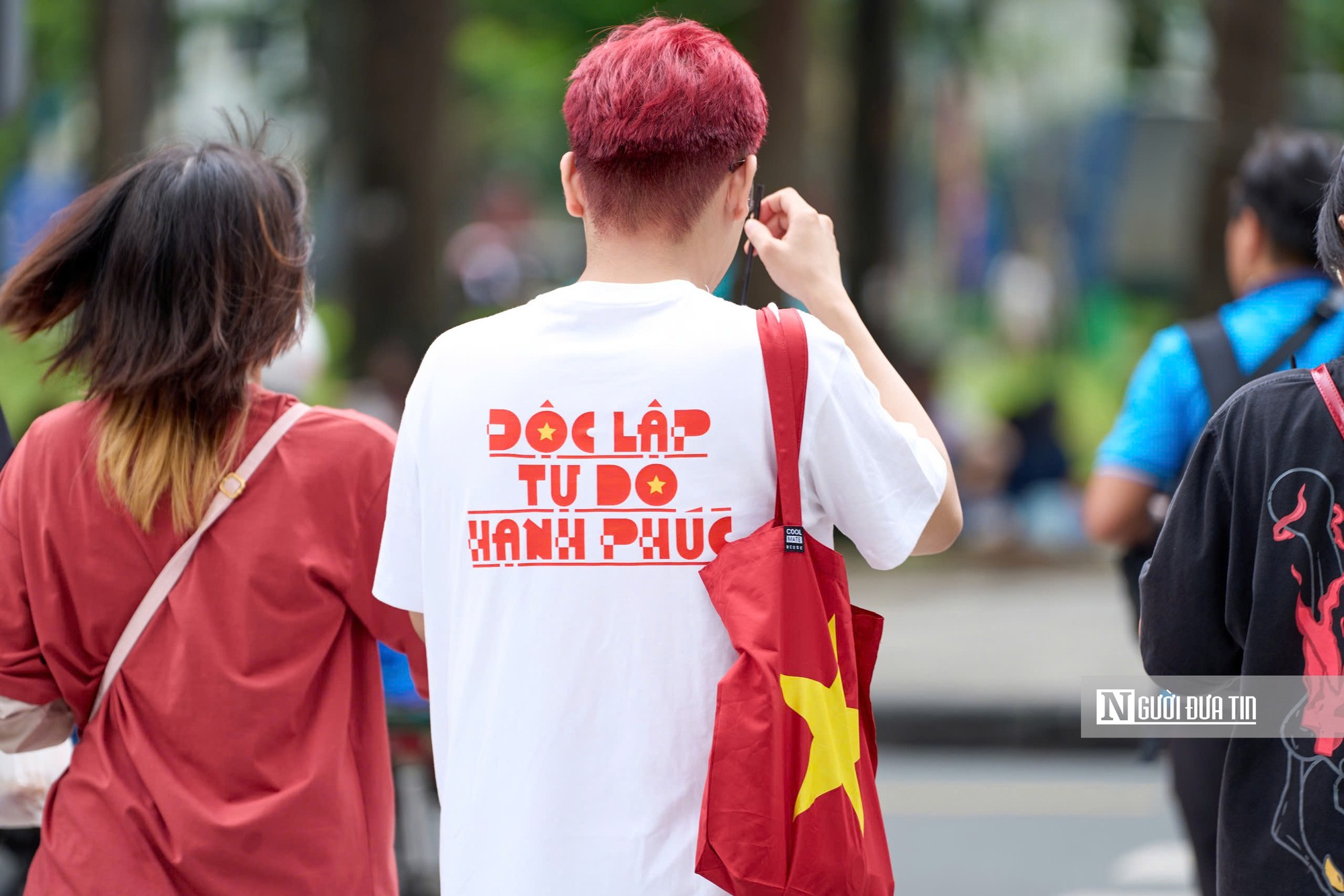 Người trẻ ở thành phố mang tên Bác xuống phố sớm check-in 2/9- Ảnh 6.
