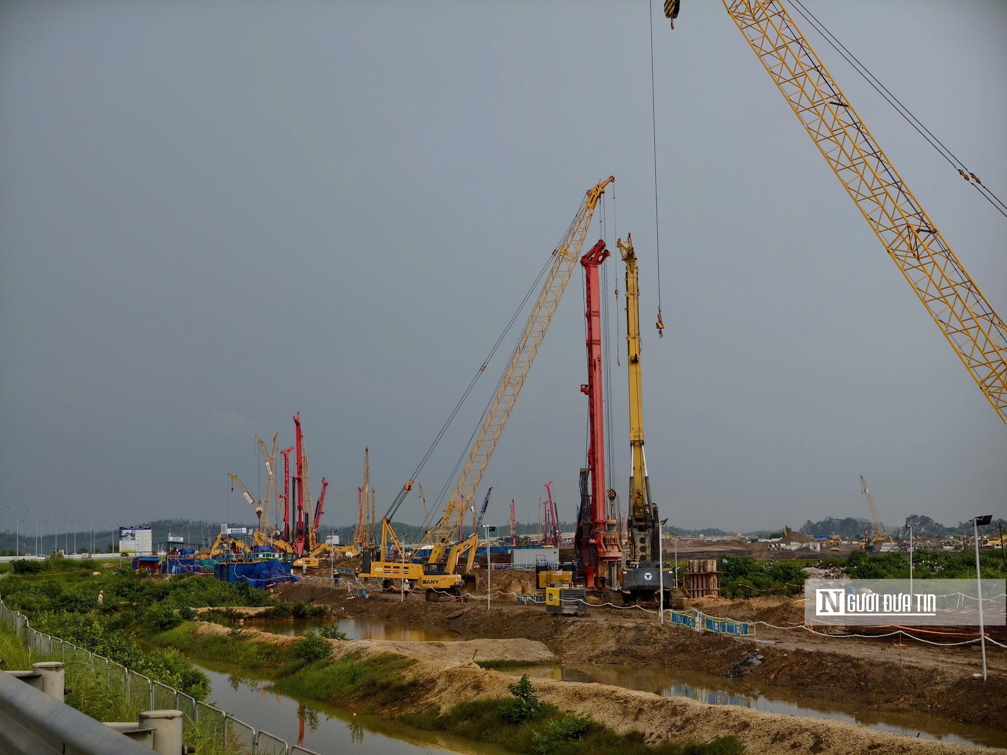 Nhộn nhịp trên công trường đường sắt cao tốc Hà Nội - Quảng Ninh dịp Quốc khánh- Ảnh 3.