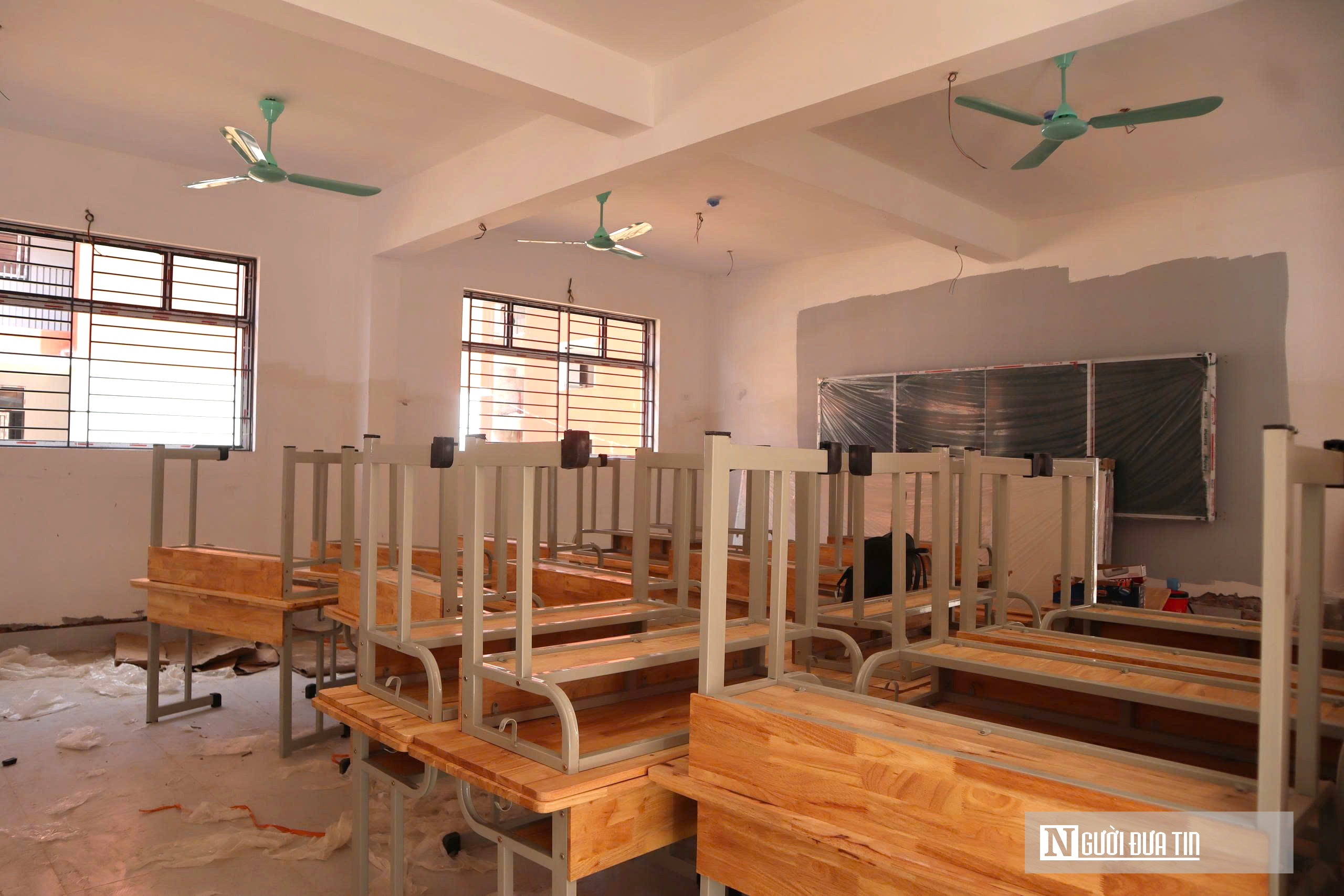 Công nhân miệt mài bám trụ công trường xuyên lễ vì ngày khai giảng của trẻ vùng cao- Ảnh 10.
