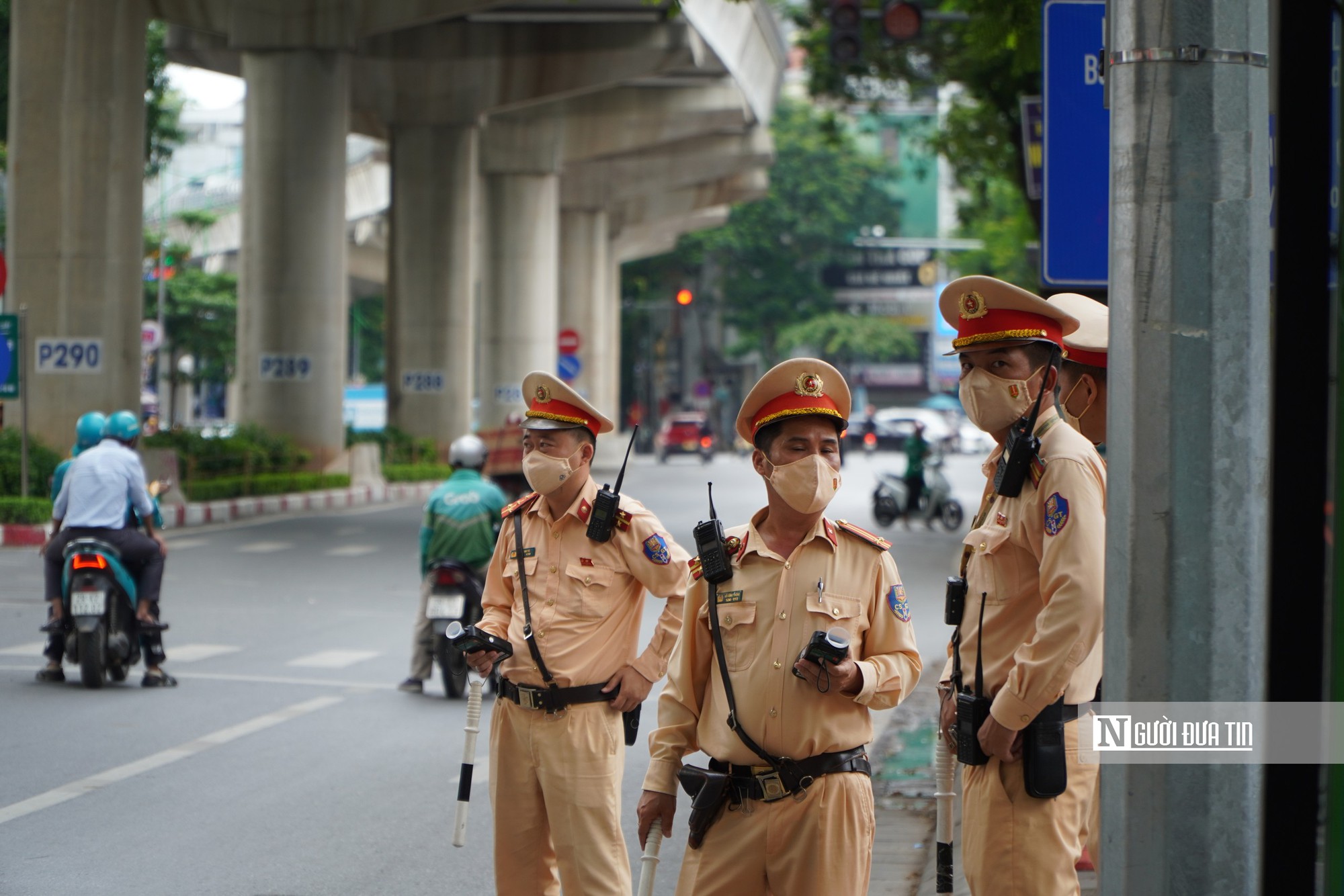 CSGT Hà Nội kiểm tra nồng độ cồn ngày nghỉ lễ, “Một cốc bia từ sáng” vẫn bị xử lý - Ảnh 1.