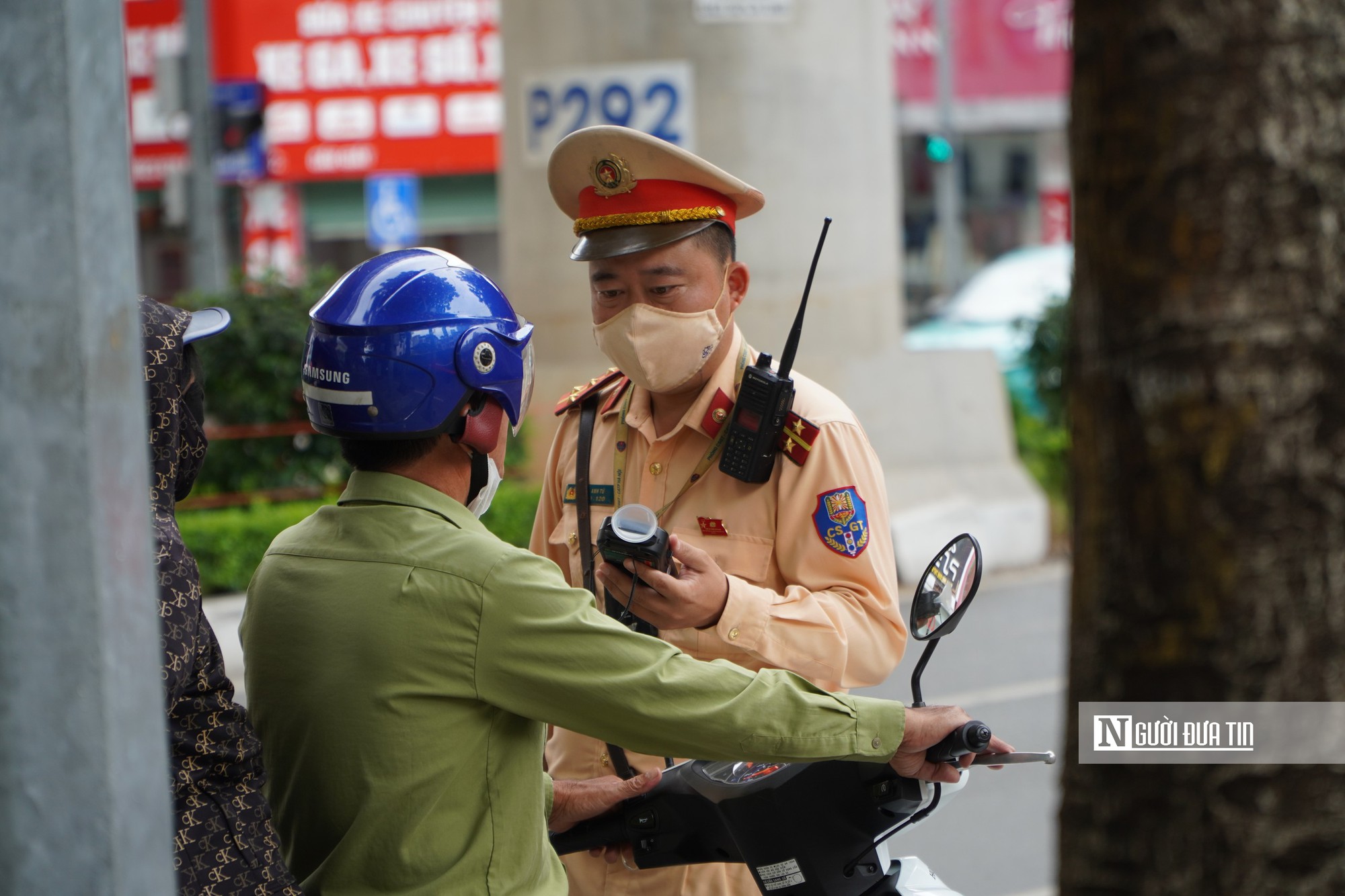 CSGT Hà Nội kiểm tra nồng độ cồn ngày nghỉ lễ, “Một cốc bia từ sáng” vẫn bị xử lý - Ảnh 4.