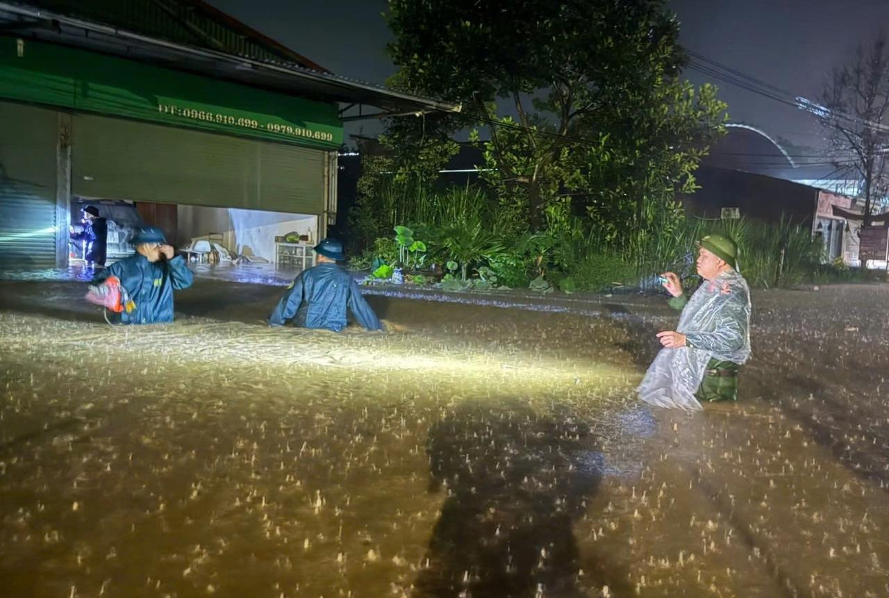 C&ocirc;ng văn hỏa tốc: Y&ecirc;u cầu L&agrave;o Cai khẩn trương ứng ph&oacute; thời tiết nguy hiểm - Ảnh 5.