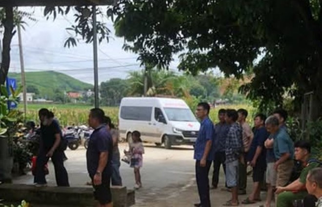 Hai vợ chồng tử vong nghi do điện giật khi lau bể cá cảnh - Ảnh 1.