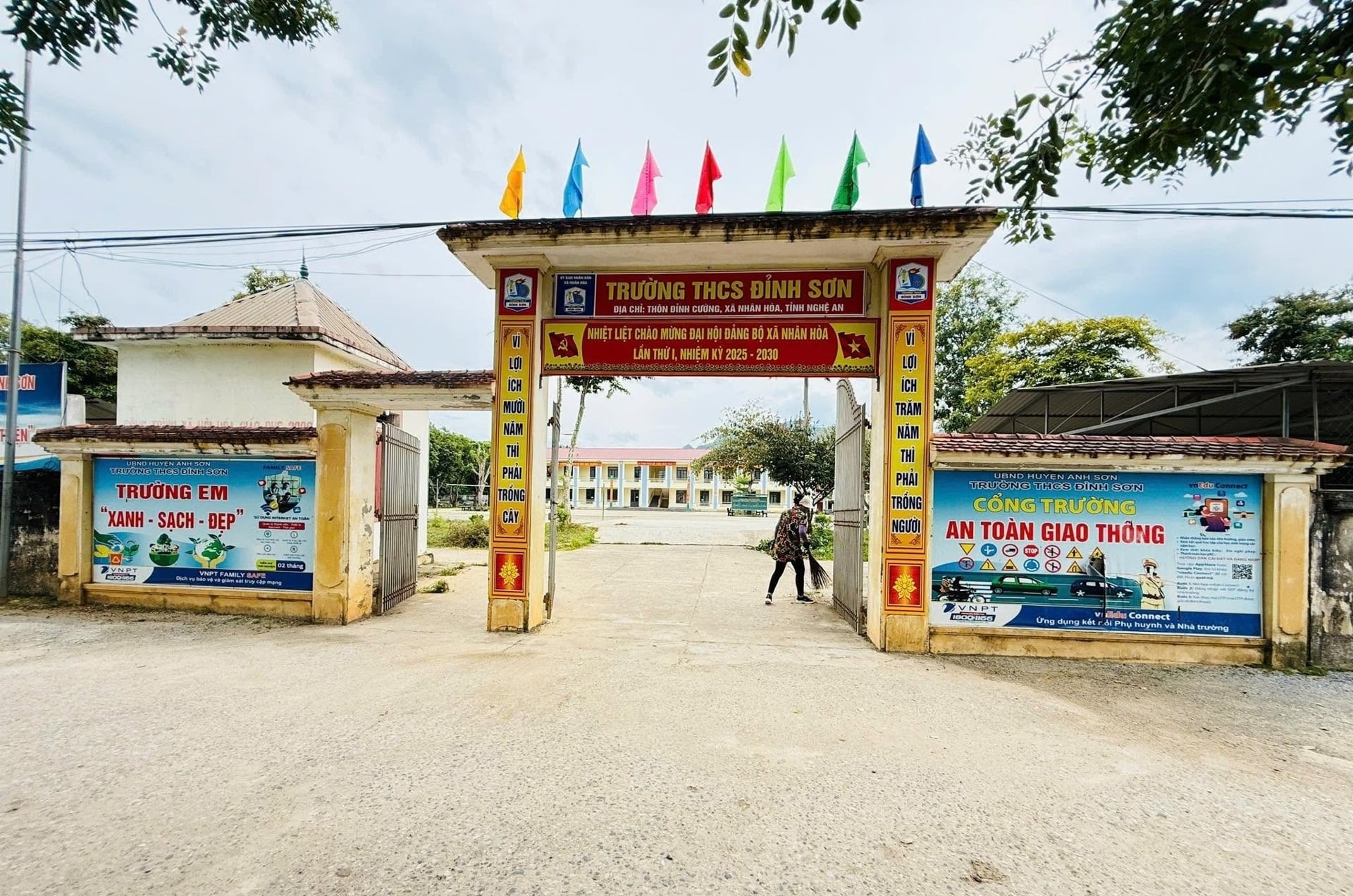 Khởi tố hiệu trưởng ở Nghệ An vì liên quan đường dây cá độ bóng đá - Ảnh 1.