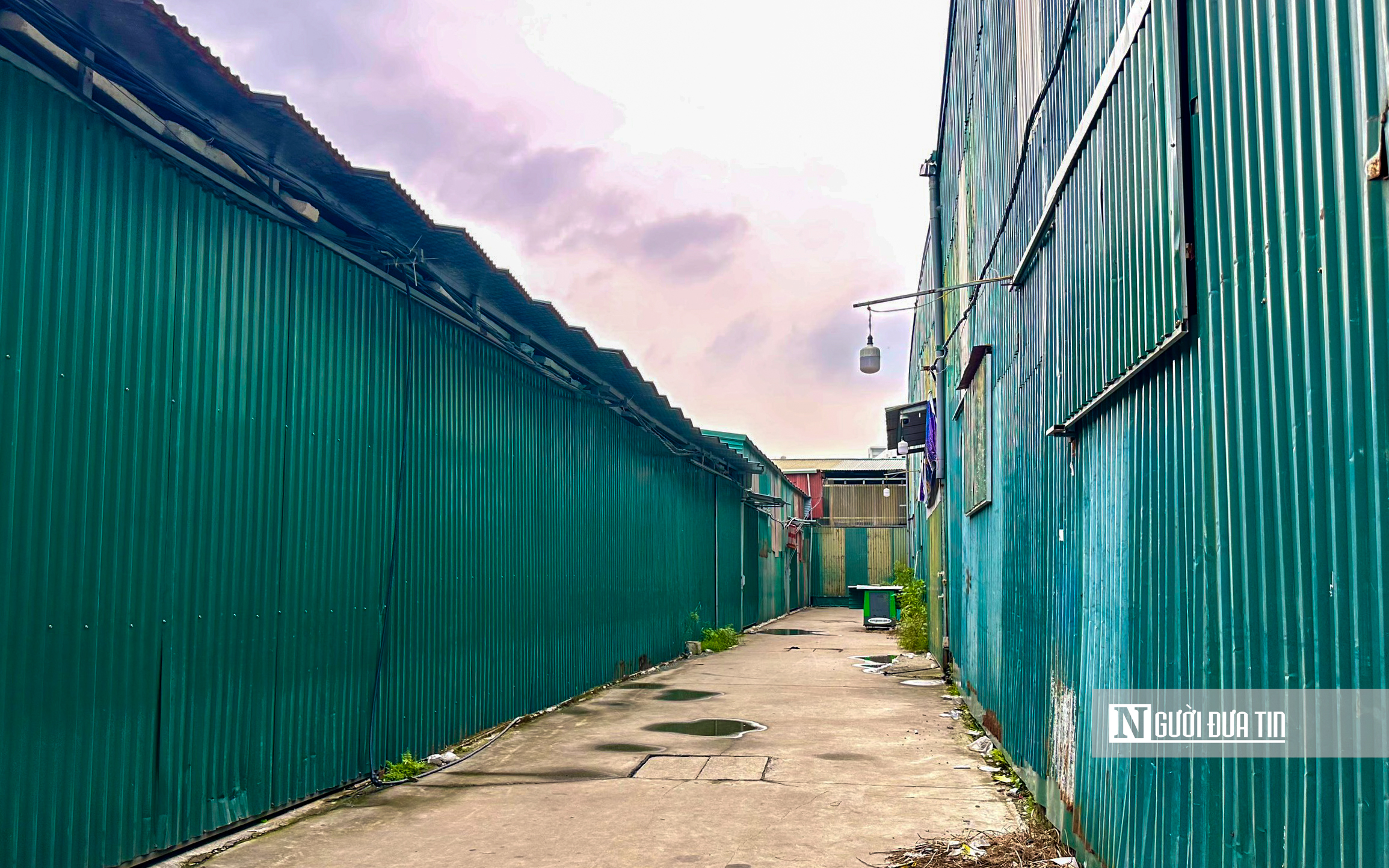 Cận cảnh hàng trăm nhà xưởng vừa bị Chủ tịch Hà Nội yêu cầu xử lý - Ảnh 12.