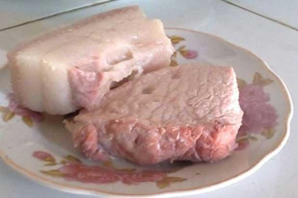 Luộc thịt mãi vẫn hồng, có phải nguồn nước bẩn? Chuyên gia nói điều ít người biết - Ảnh 1.