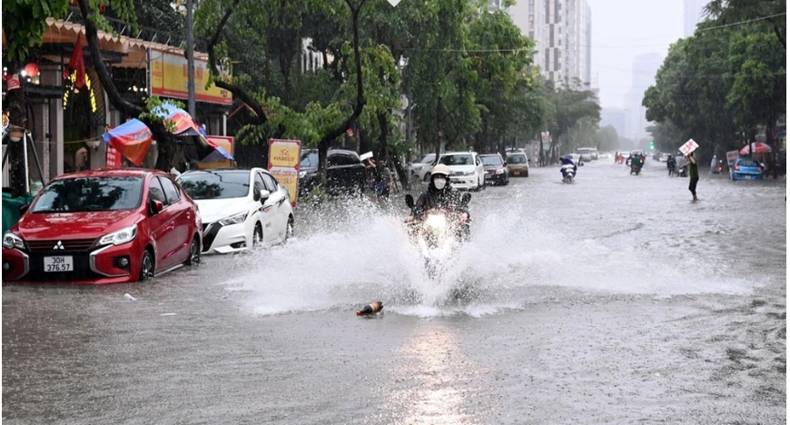 Miền Bắc mưa dồn dập từ tối nay (5/8), cảnh báo lũ quét và sạt lở diện rộng - Ảnh 1.