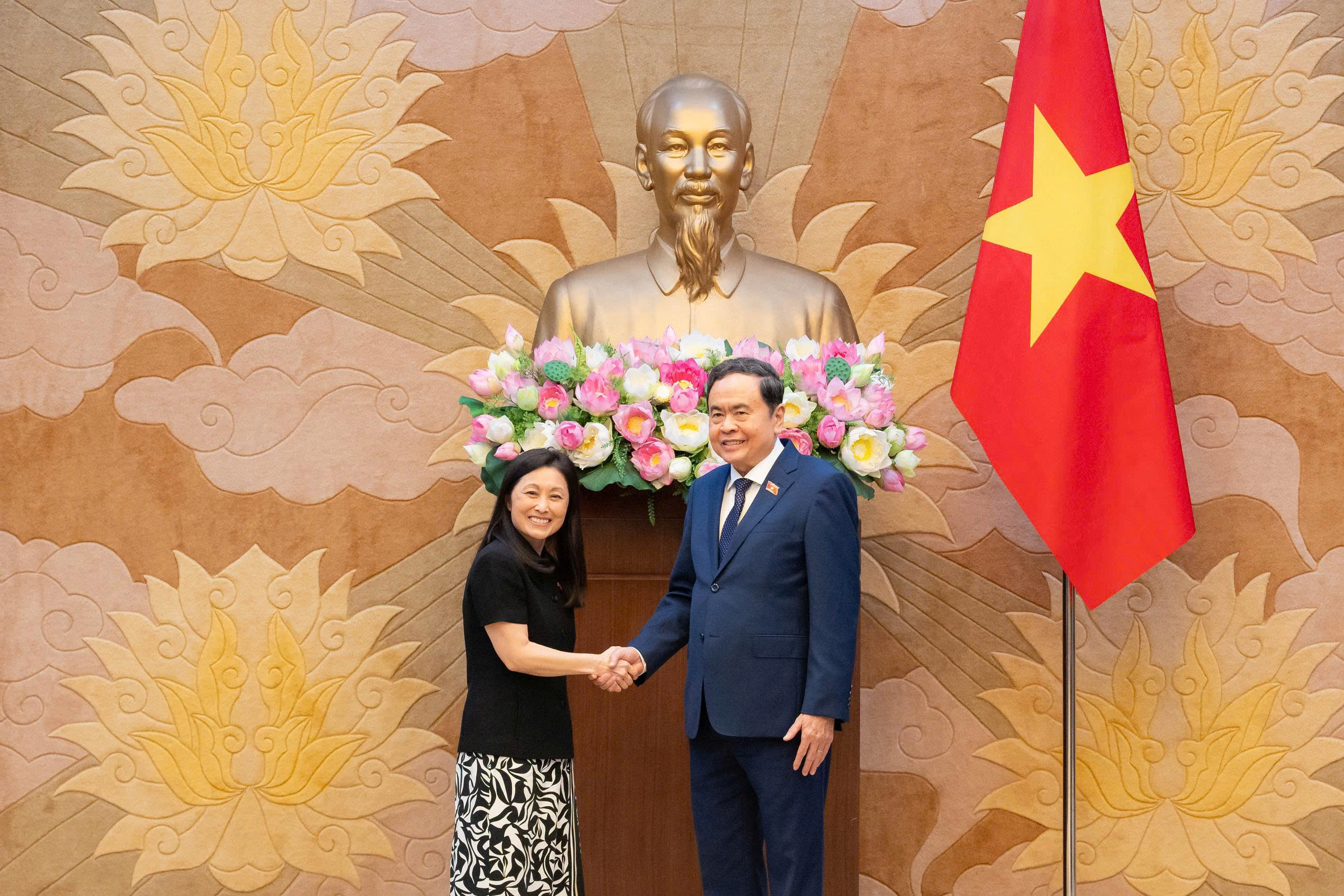 Chủ tịch Quốc hội đề nghị Hoa Kỳ thúc đẩy hợp tác trong các lĩnh vực đột phá mới - Ảnh 1.
