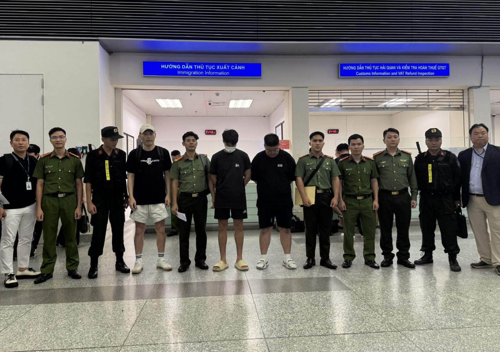 Ph&aacute;t hiện, b&agrave;n giao 8 đối tượng Interpol truy n&atilde; đỏ cho H&agrave;n Quốc trong vụ lừa đảo 327 tỷ đồng- Ảnh 1.