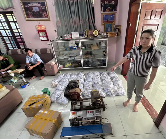 Trộn thuốc tân dược vào 