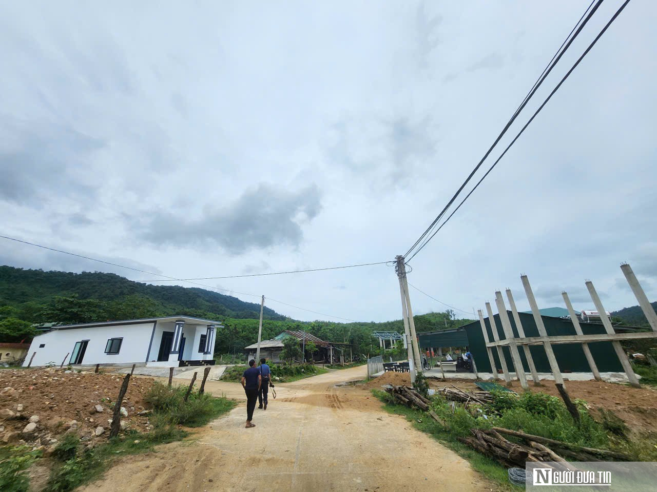 Điện về "thắp s&aacute;ng" bản l&agrave;ng nằm heo h&uacute;t trong v&ugrave;ng l&otilde;i VQG Phong Nha - Kẻ B&agrave;ng- Ảnh 4.