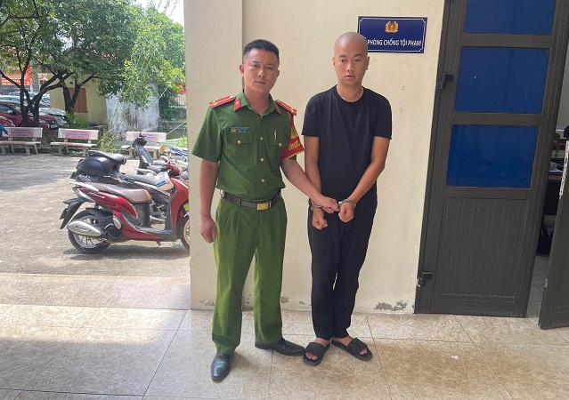 Bắt đối tượng k&ecirc; gạch th&aacute;o trộm 2 b&aacute;nh xe &ocirc; t&ocirc; tại khu đ&ocirc; thị Thanh H&agrave;- Ảnh 1.