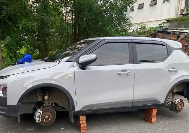 Bắt đối tượng k&ecirc; gạch th&aacute;o trộm 2 b&aacute;nh xe &ocirc; t&ocirc; tại khu đ&ocirc; thị Thanh H&agrave;- Ảnh 2.