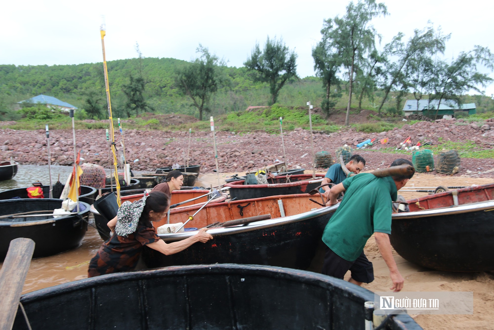 Bỏ túi tiền triệu mỗi đêm nhờ nghề mưu sinh độc đáo ở biển xứ Nghệ- Ảnh 14.